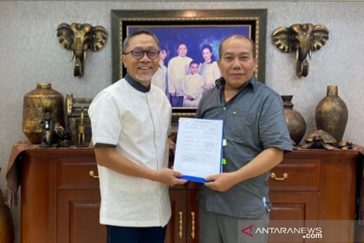 DPP menyerahkan SK kepengurusan DPW PAN NTB