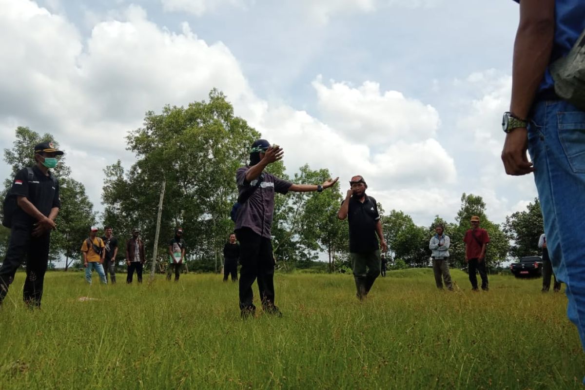 Kelompok masyarakat konservasi berlatih menghalau gajah liar di Lampung Timur