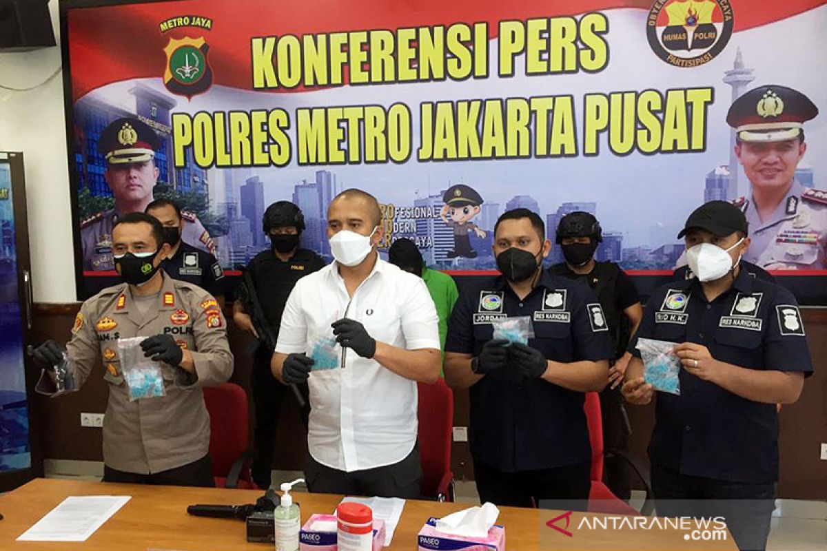 Polres Jakarta Pusat bekuk kurir 944 butir ekstasi