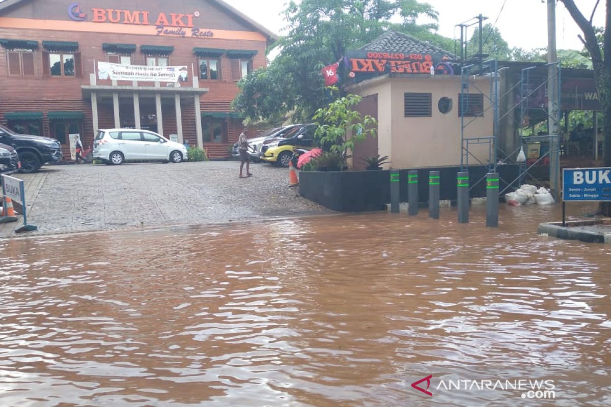 Jalan Pakansari Bogor jadi langganan banjir ketika hujan deras