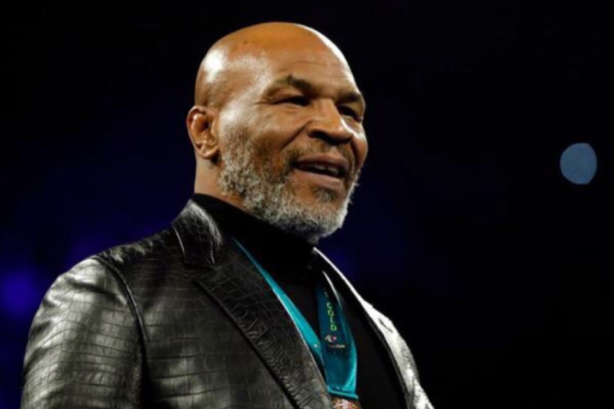 Hoaks! Mike Tyson shalat di kafe yang larang muslim