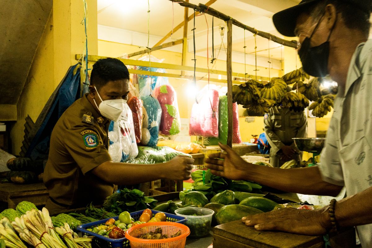 Wabup Lingga ajak masyarakat belanja  produk lokal