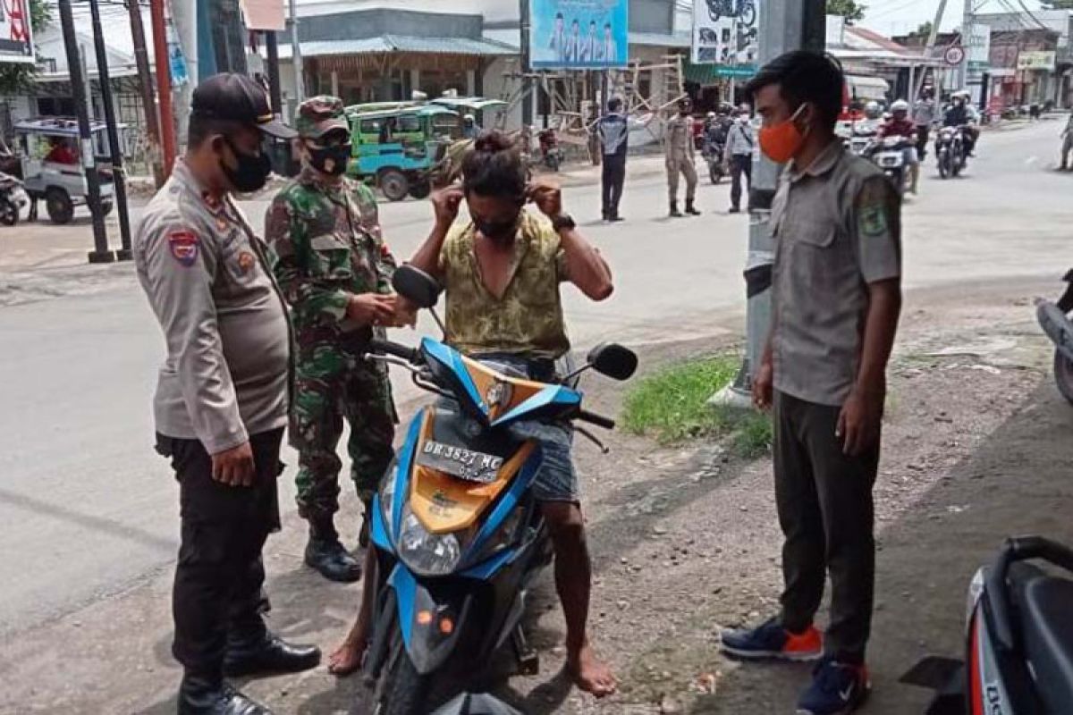 Polres Lotara Polda NTB Gelorakan Kampung Sehat 2 melalui Ops Yustisi