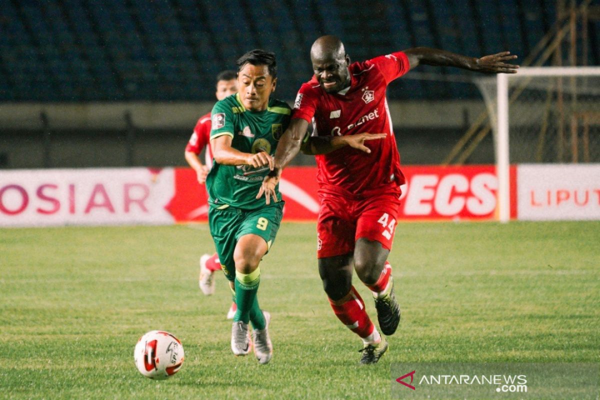 Persebaya taklukkan Persik 2-1 berkat dua gol pinalti Samsul Arif