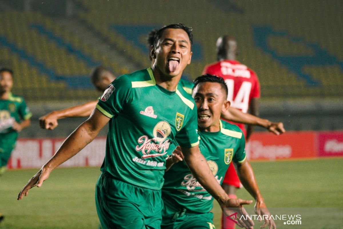 Liga 1: Samsul Arif bawa Persebaya patahkan rekor tak terkalahkan Arema FC