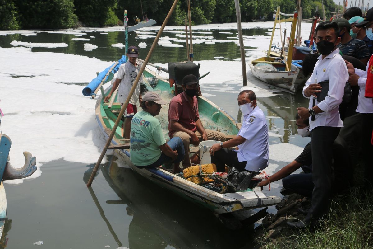 Wawali ajak warga Surabaya tidak buang limbah sembarangan di sungai