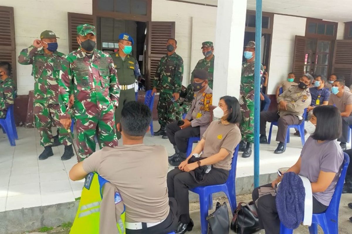 Danrem tinjau pelaksanaan vaksinasi TNI-Polri di Kodim 0210/TU