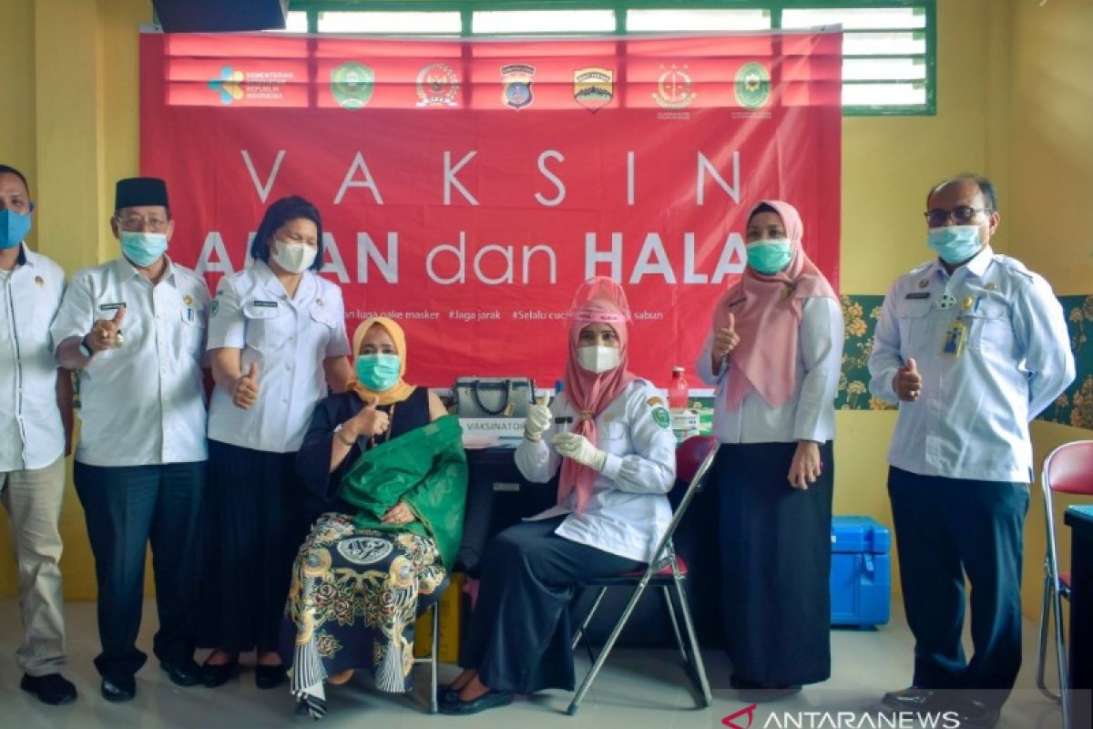 Wakil Wali Kota bersama Sekda Padangsidimpuan pantau vaksinasi COVID-19