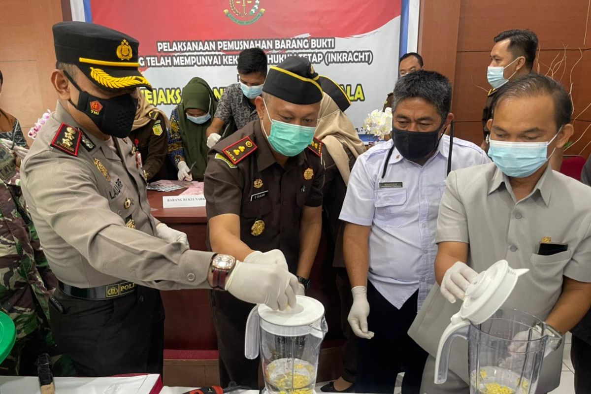 Kejati Batola musnahkan puluhan gram sabu, ribuan obat dan miras