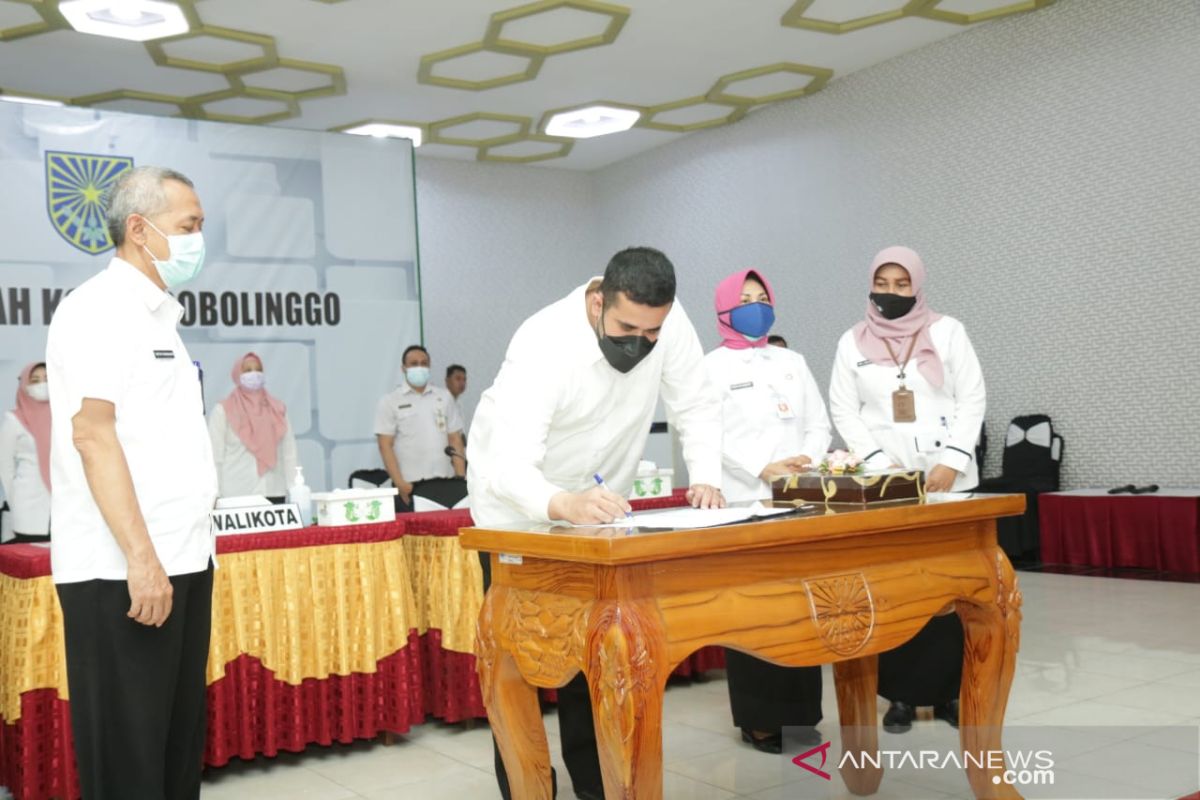 Wali Kota Probolinggo serahkan LKPD 2020 kepada BPK