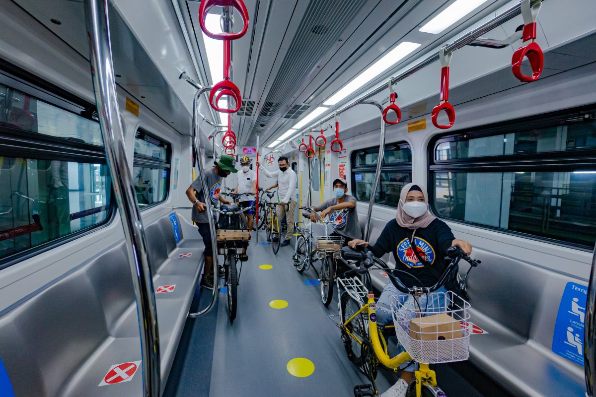 Mulai hari ini, Sepeda non lipat bisa masuk ke LRT Jakarta