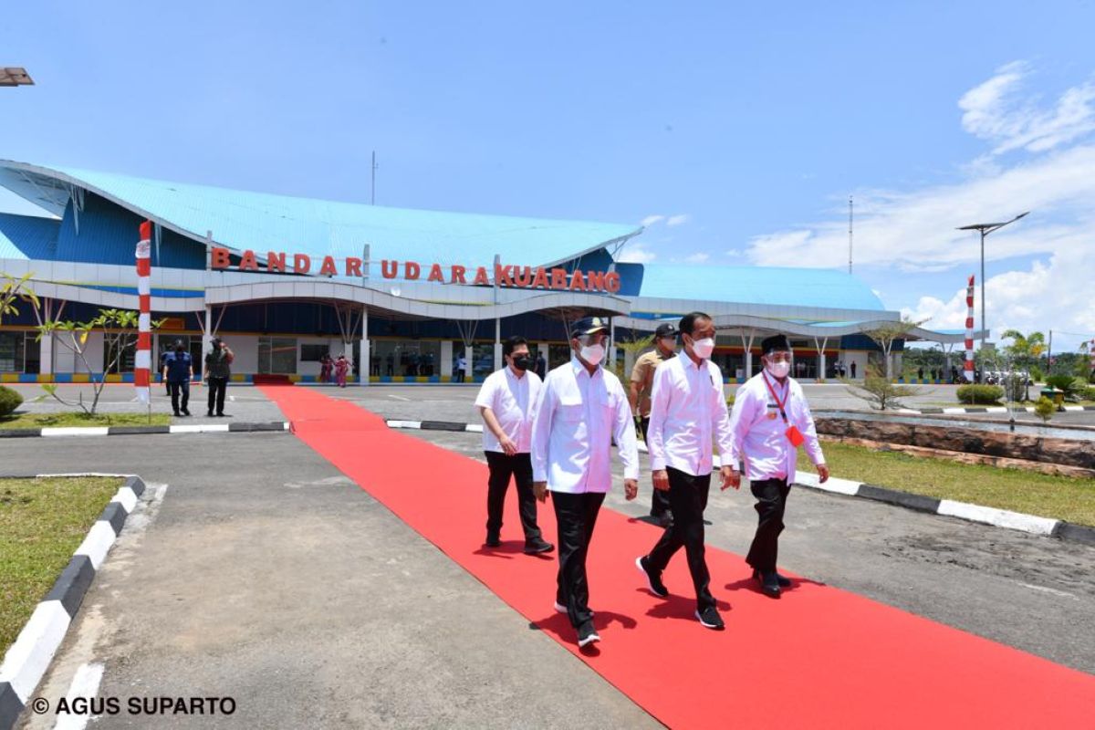 President Jokowi inaugurates Kuabang Airport's passenger terminal
