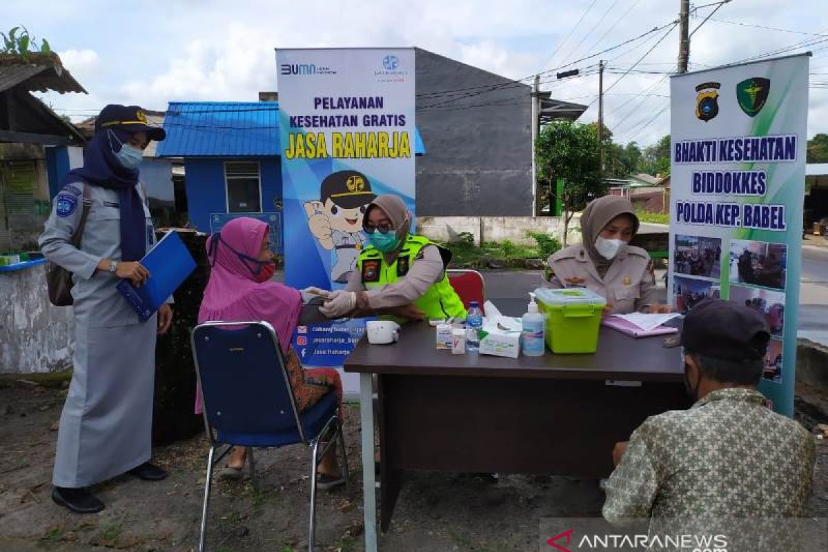 Jasa Raharja Gelar Pengobatan Gratis di Terminal Kampung Keramat