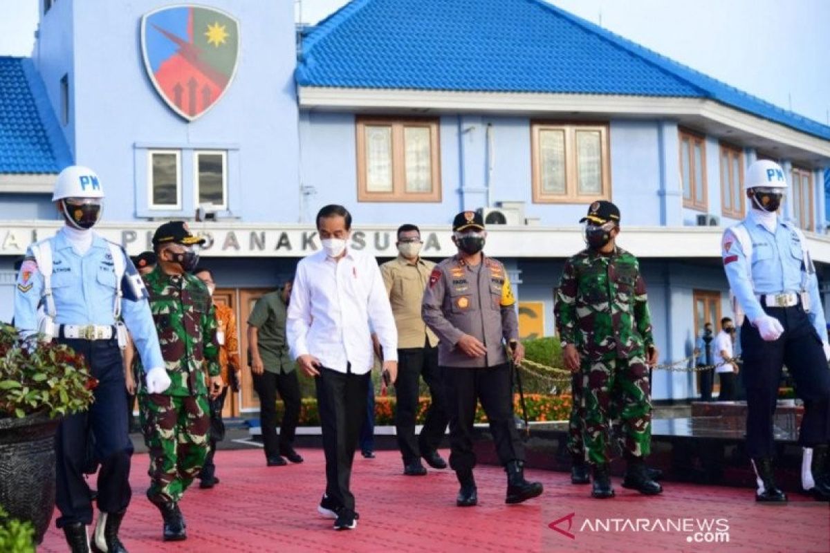 Presiden Joko Widodo perintahkan Menhub tambah dua penerbangan ke Bandara Kuabang