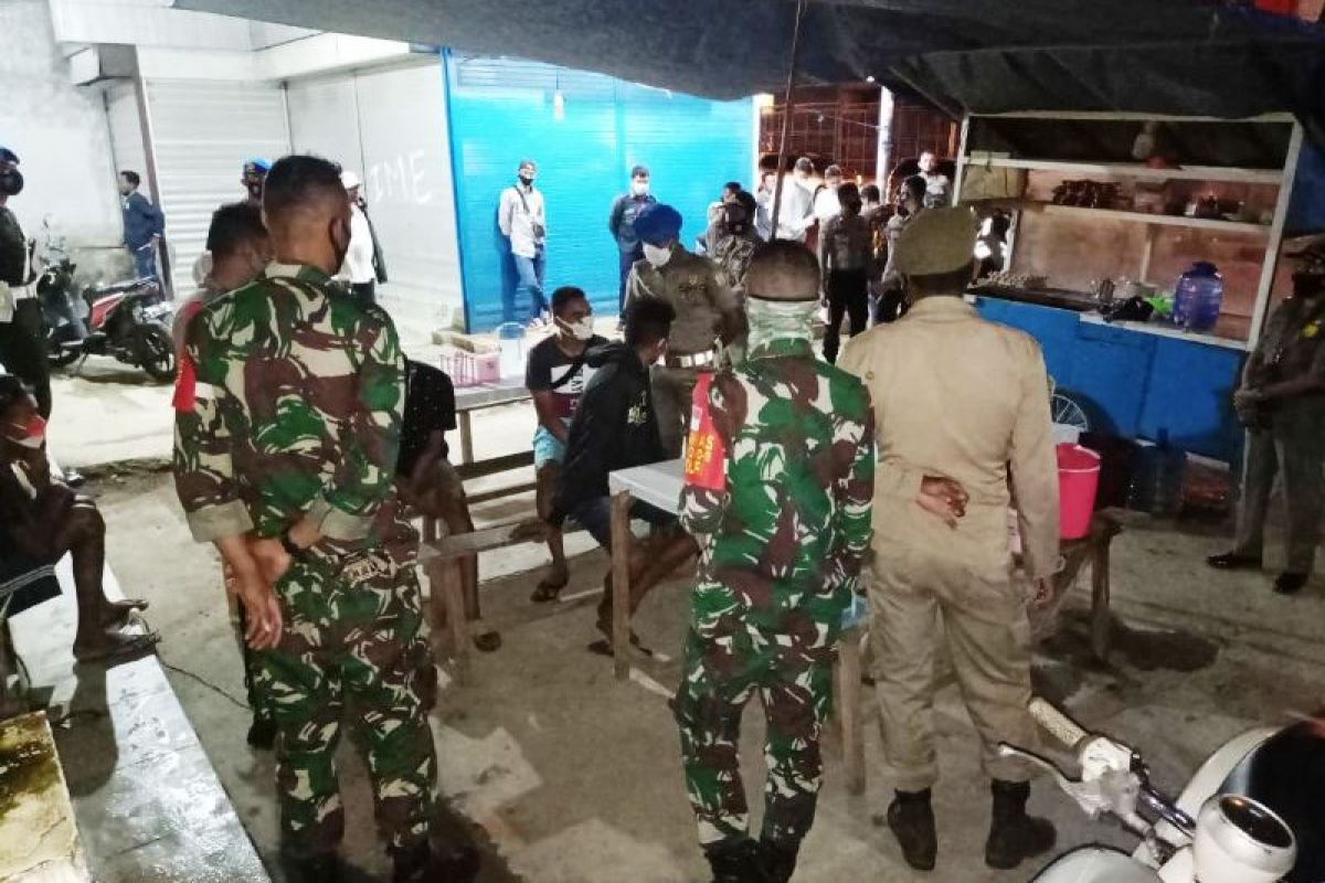 Satgas COVID-19 Kodim Jayapura rutin gelar patroli Yustisi