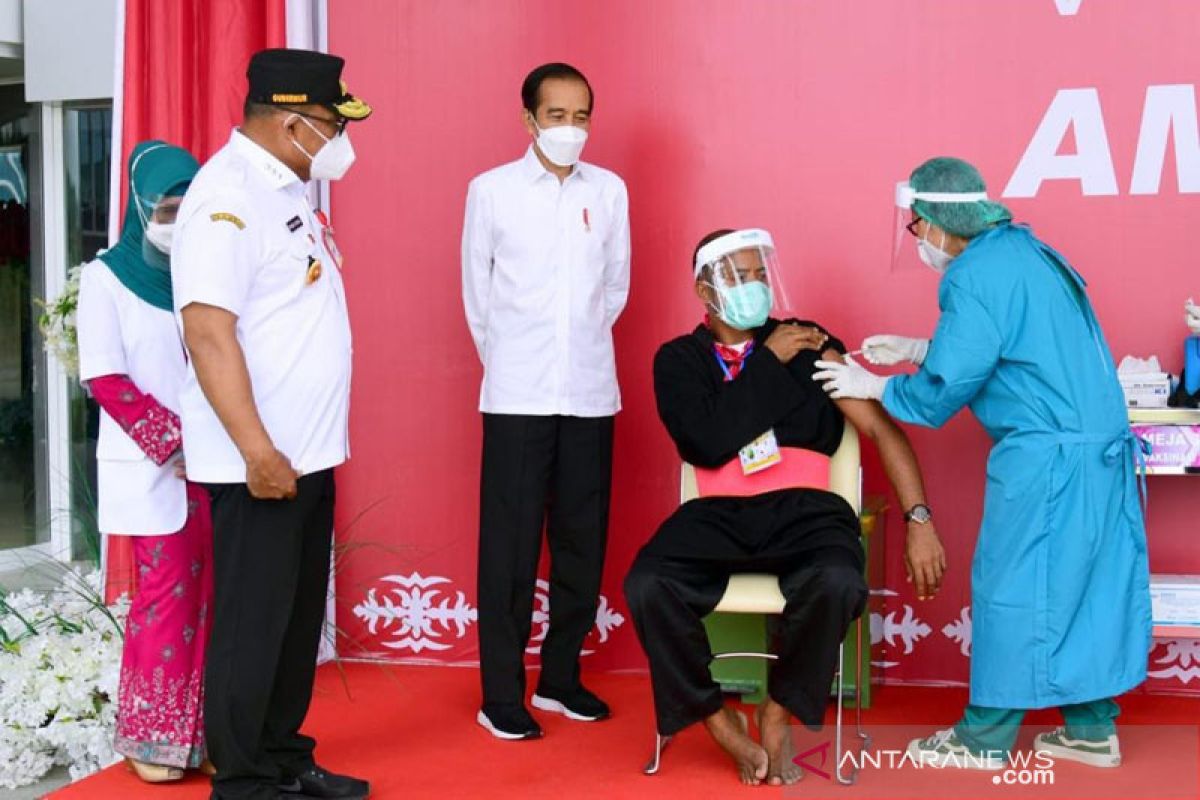 Presiden Jokowi minta bupati kawal program vaksinasi