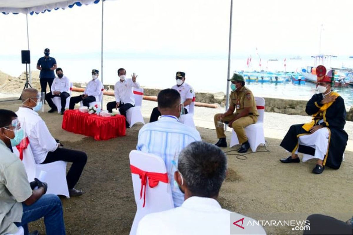 Dialog menarik Presiden Jokowi dengan nelayan-pedagang Maluku Tengah