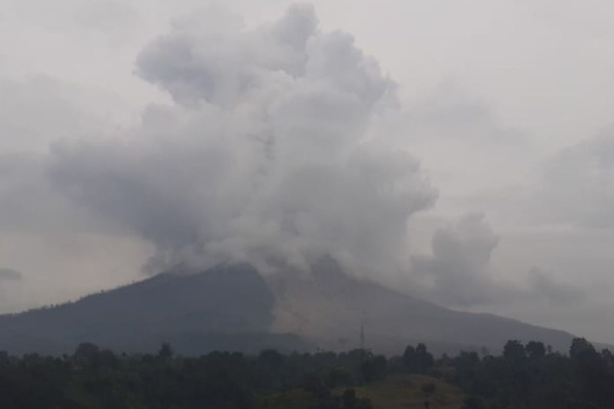 Ketinggian letusan Sinabung mencapai 500 meter