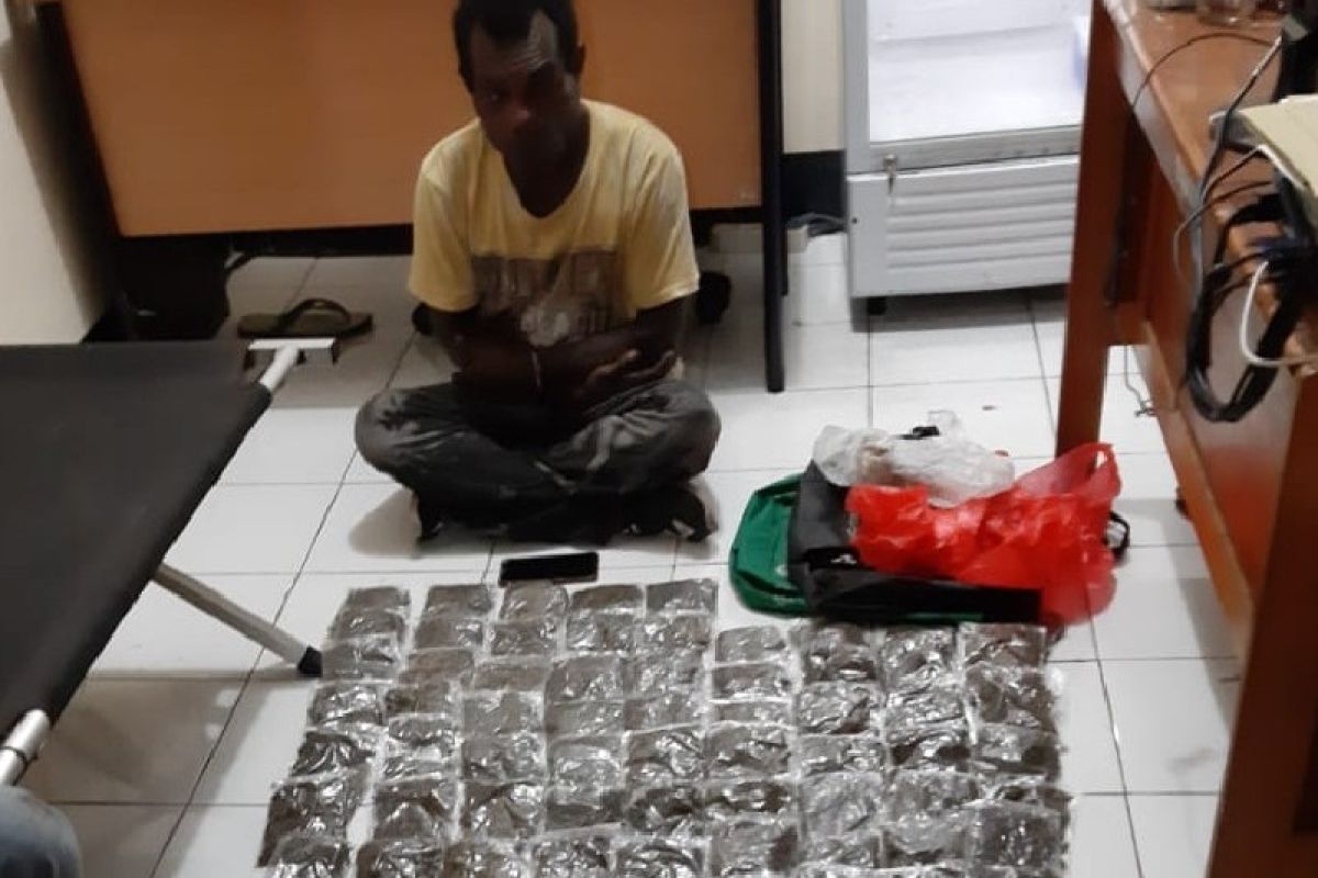 Pengedar narkotika berkebangsaan PNG ditangkap beserta 131 paket ganja