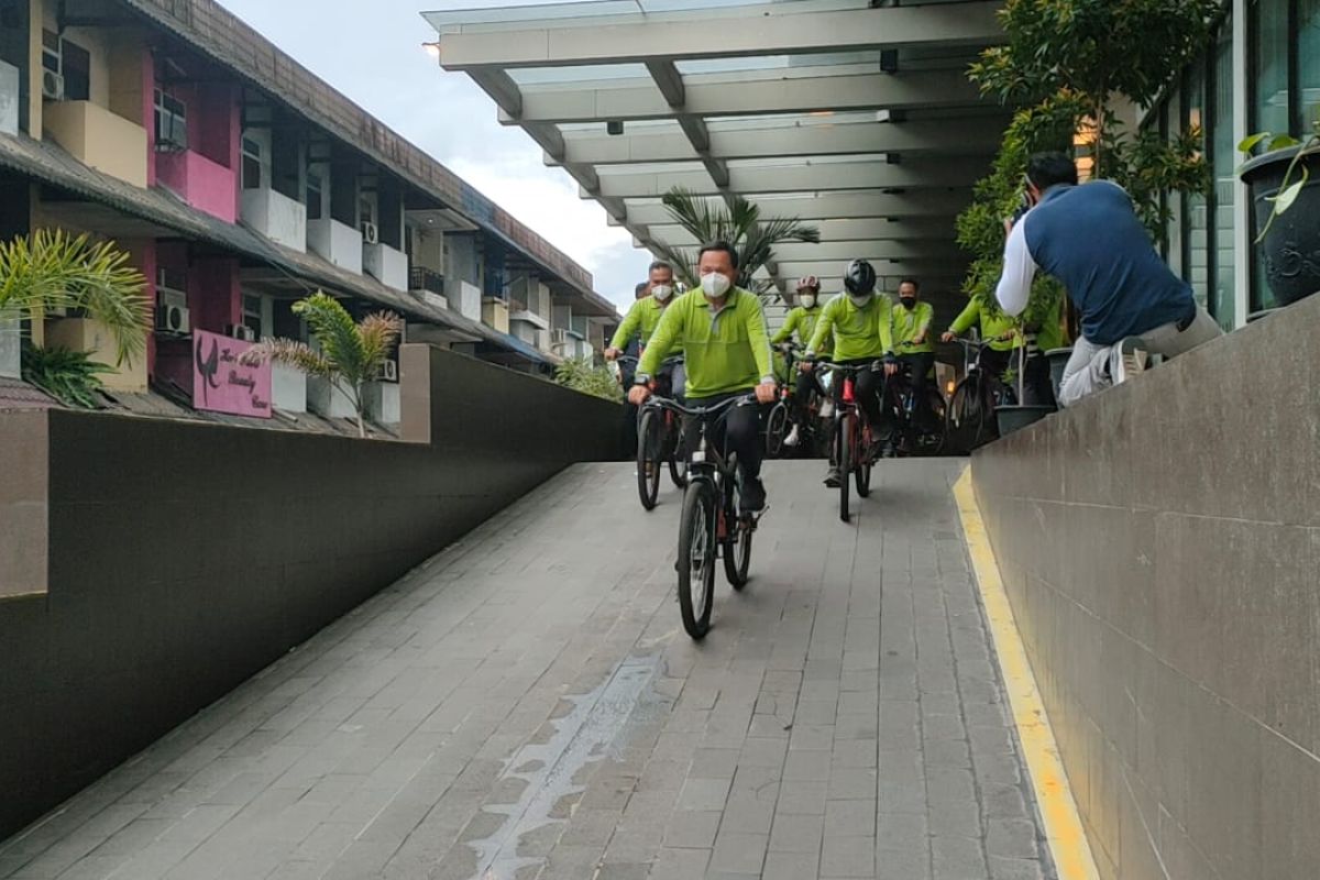 Bima Arya gowes bareng peserta Raker Apeksi Regional Kalimantan di Pontianak