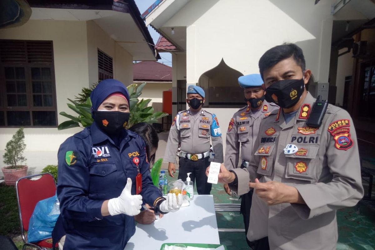 Polisi tangkap pengedar sabu saat kendarai motor di Agam