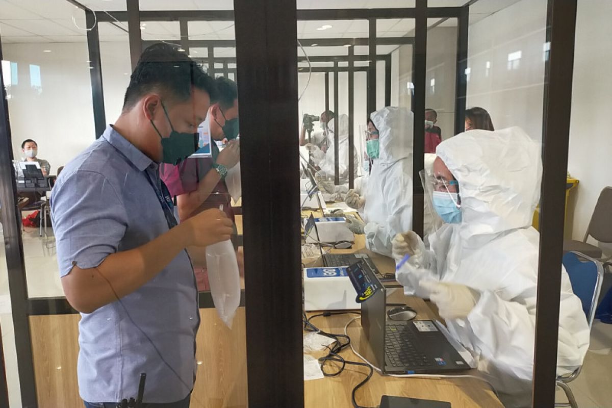Pemkab Sidoarjo bantu 1.300 dosis vaksin untuk petugas Bandara Juanda