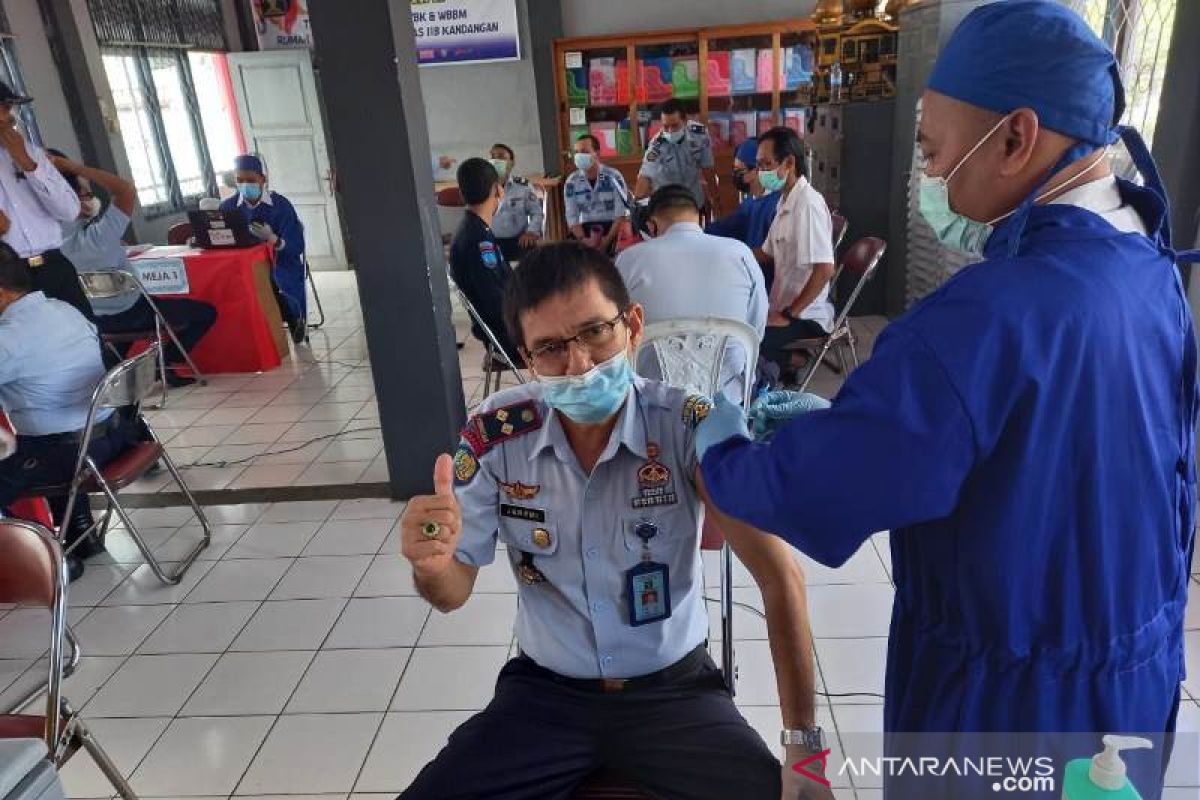 45 Kandangan Detention Center officers get second COVID-19 vaccine