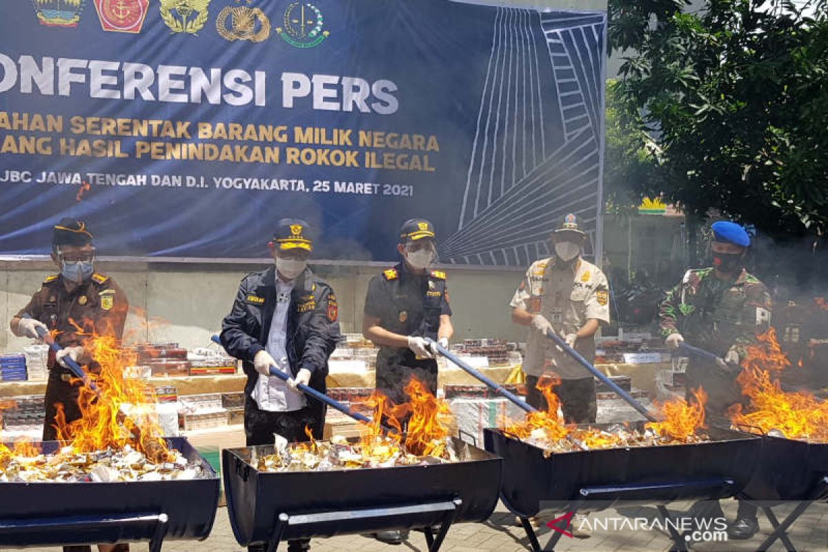 25,6 juta rokok ilegal hasil penindakan di Jateng dimusnahkan