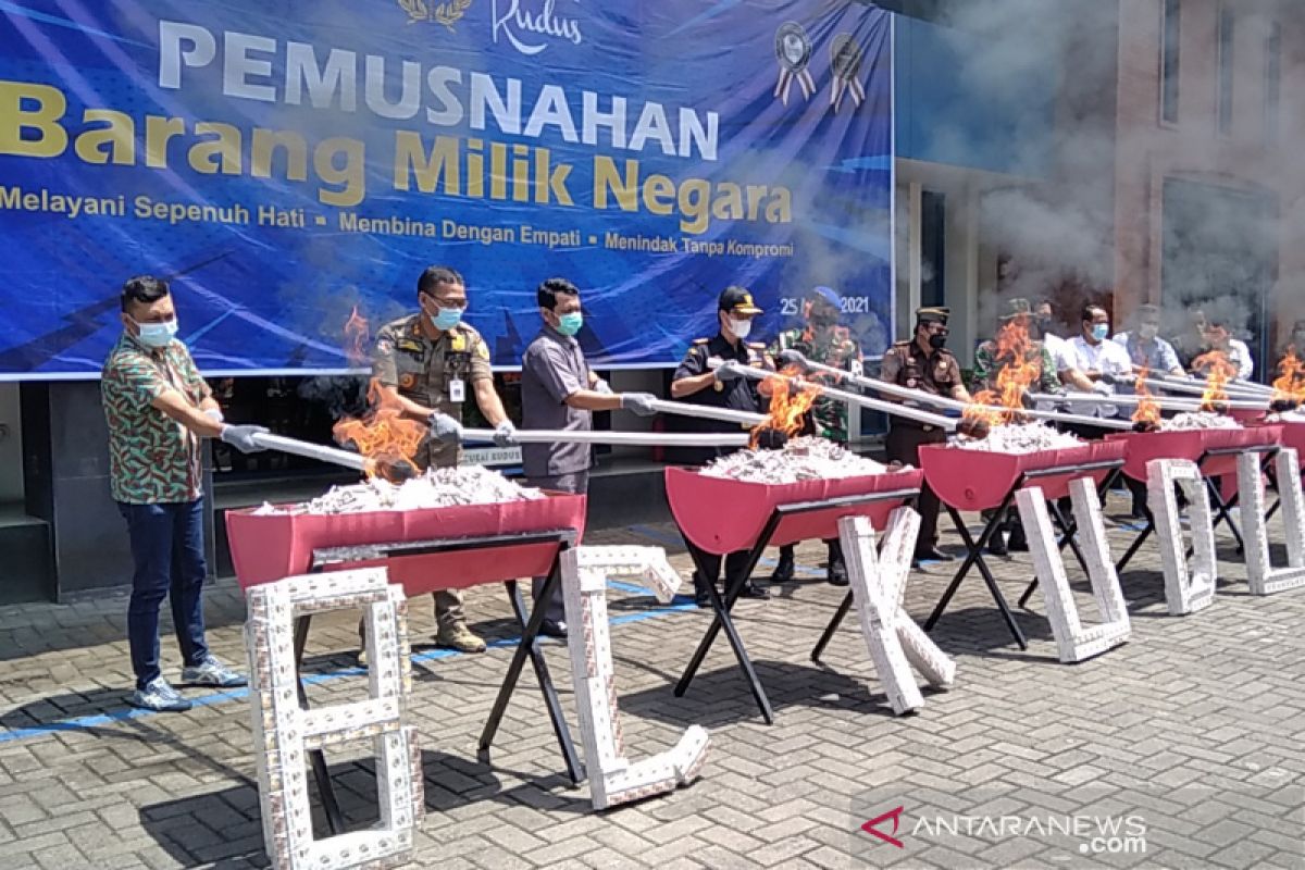 KPPBC Kudus musnahkan 14 ton rokok ilegal