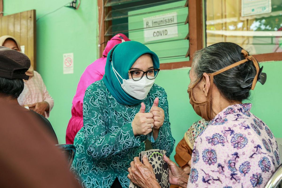 Ketua PKK Surabaya sosialisasikan pentingnya vaksin untuk lansia