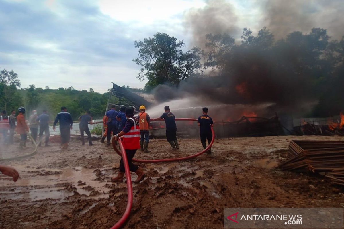 Tangki penampungan solar PT HK terbakar di proyek tol Bengkulu-Sumsel