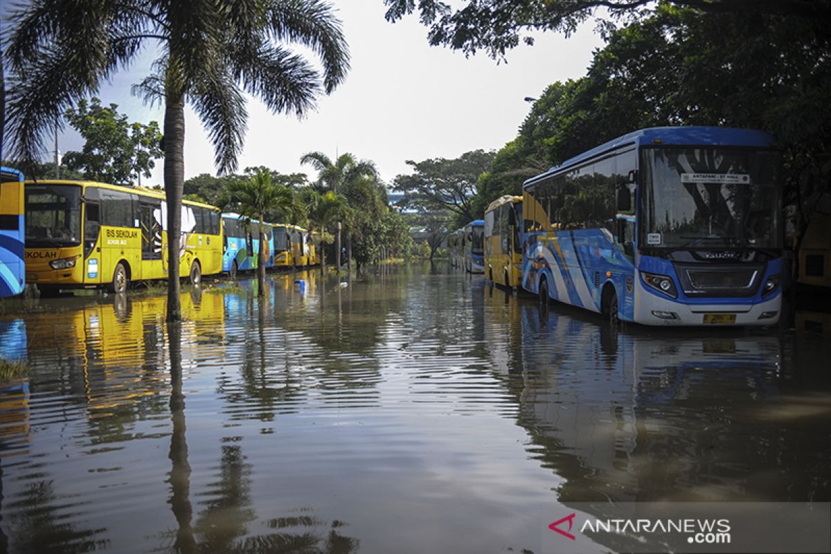 Balai Pengujian Kendaraan Bermotor Terendam Banjir - ANTARA News Jawa Barat