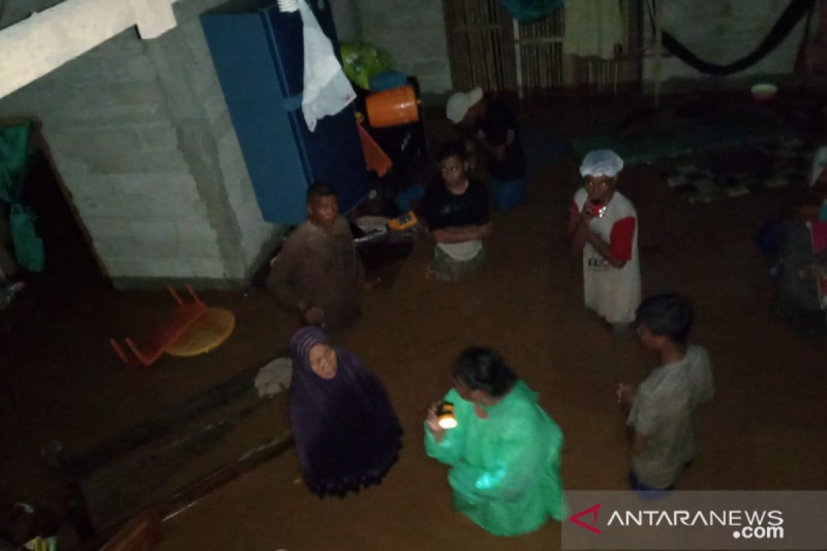 Banjir ketinggian 1,5 meter rendam Gorontalo Utara