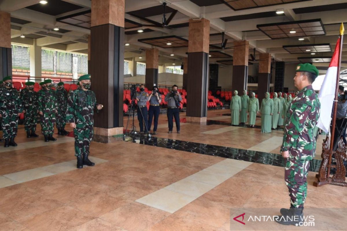 Kasad menerima laporan kenaikan pangkat 16 Pati TNI AD