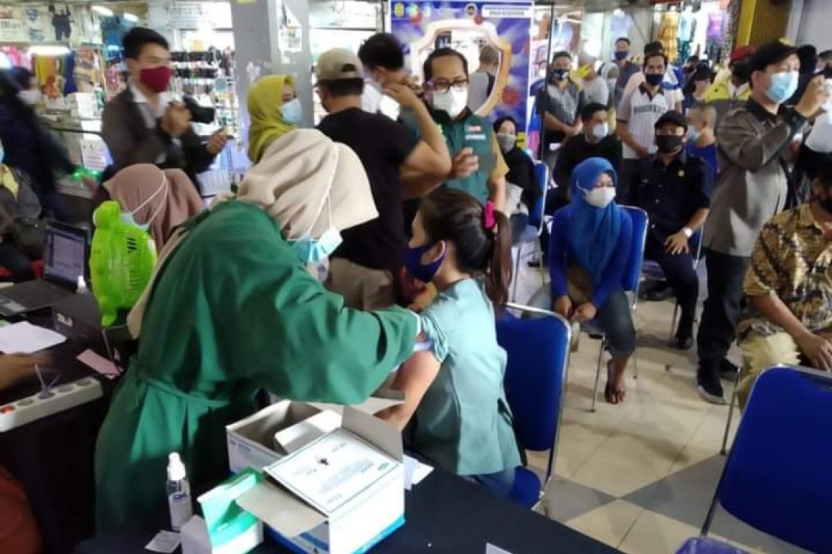 Disperindag Banjarmasin: 560 pedagang pasar Antasari sudah divaksi COVID-19