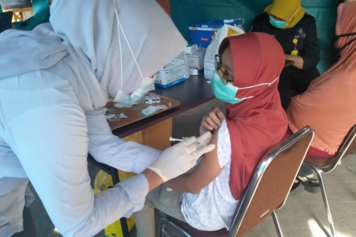 Vaksinasi COVID-19 massal di Kota Mataram dimulai dari pasar tradisional