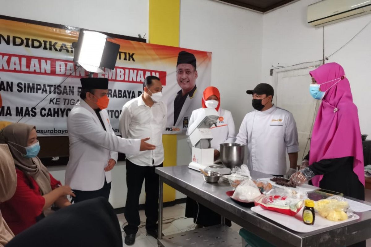 Produk UMKM di Surabaya siap dipasarkan Content Creator Academy