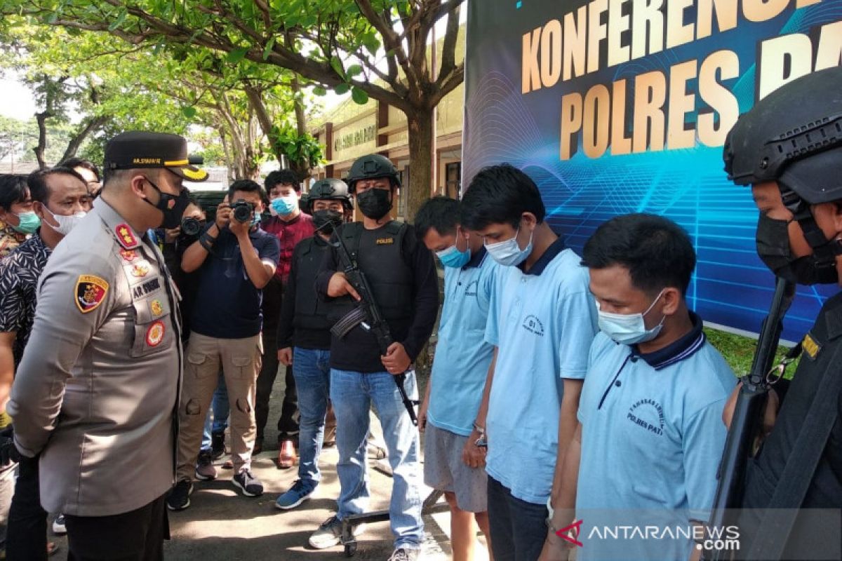 Polres Pati tangkap tiga pelaku sindikat pembobol uang di ATM