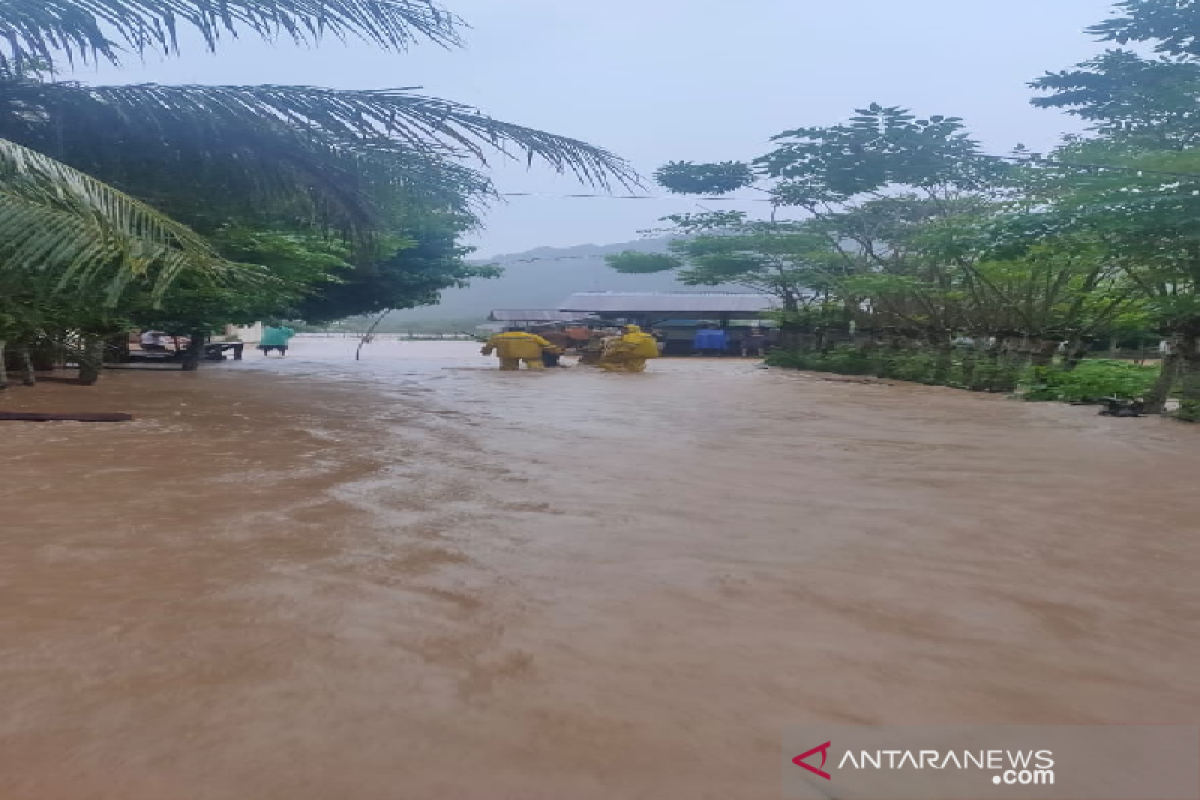 Banjir luapan rendam satu desa di Lhoong Aceh Besar