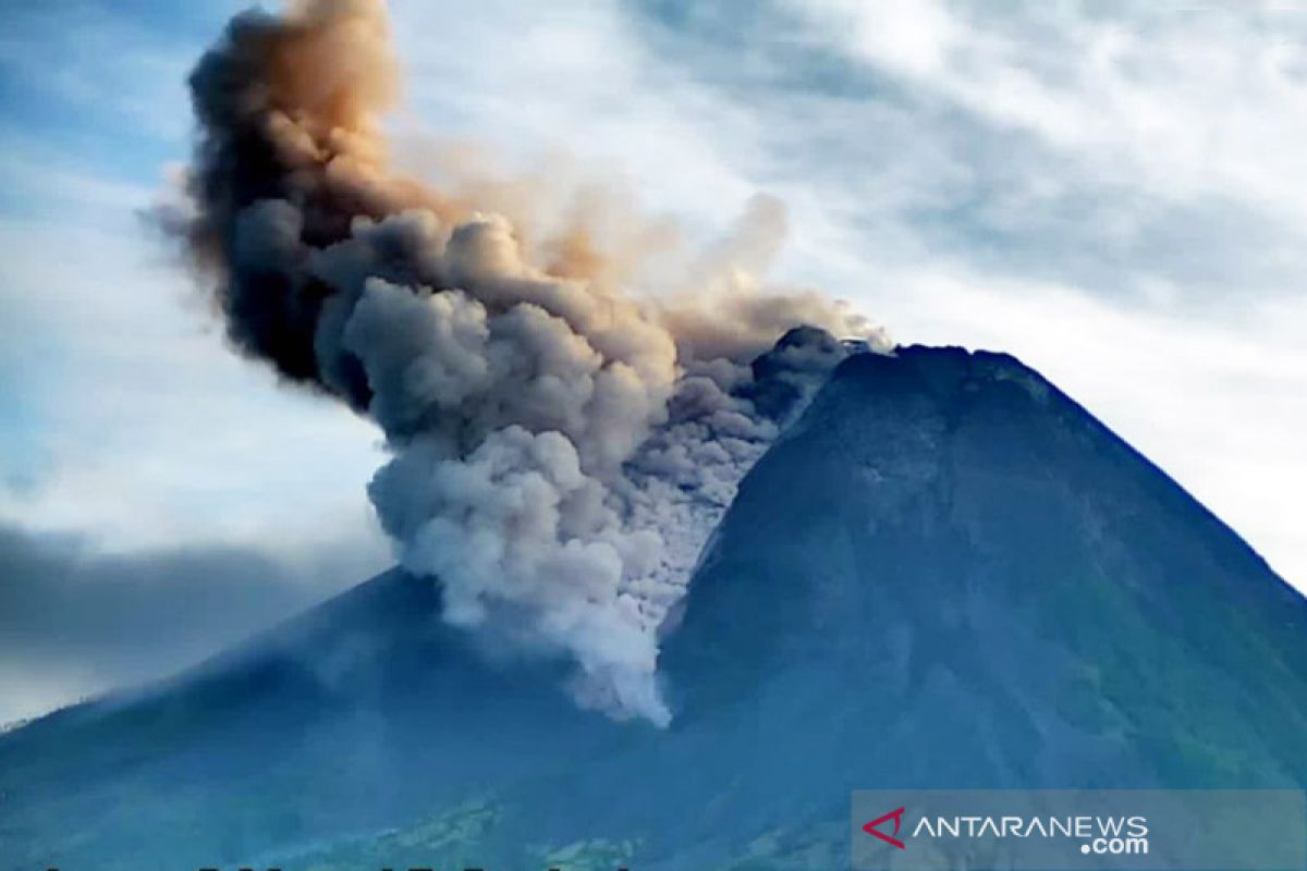 BNPB: Awan panas guguran Gunung Merapi meluncur sejauh 1.300 meter ke barat daya