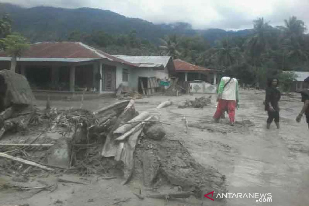 Bantuan logistik bagi korban banjir bandang di Sigi  mulai mengalir