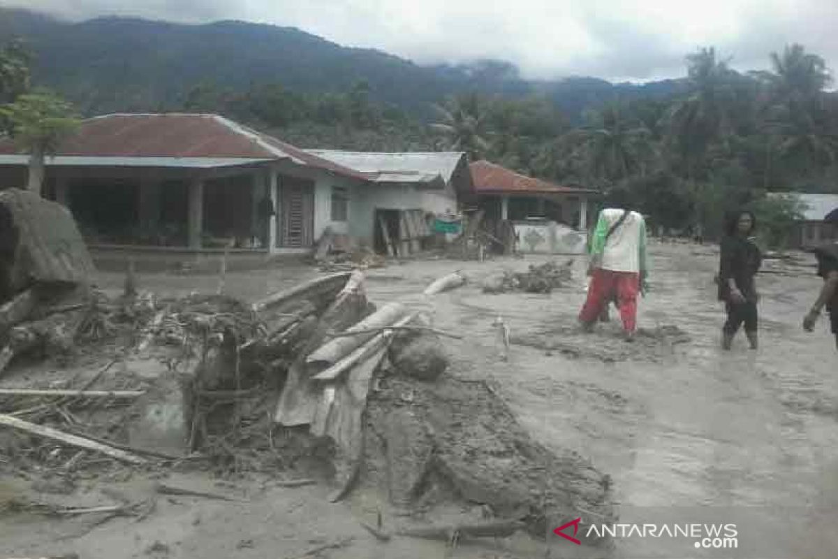 Sebanyak 292 kk warga Sigi mengungsi akibat banjir lumpur