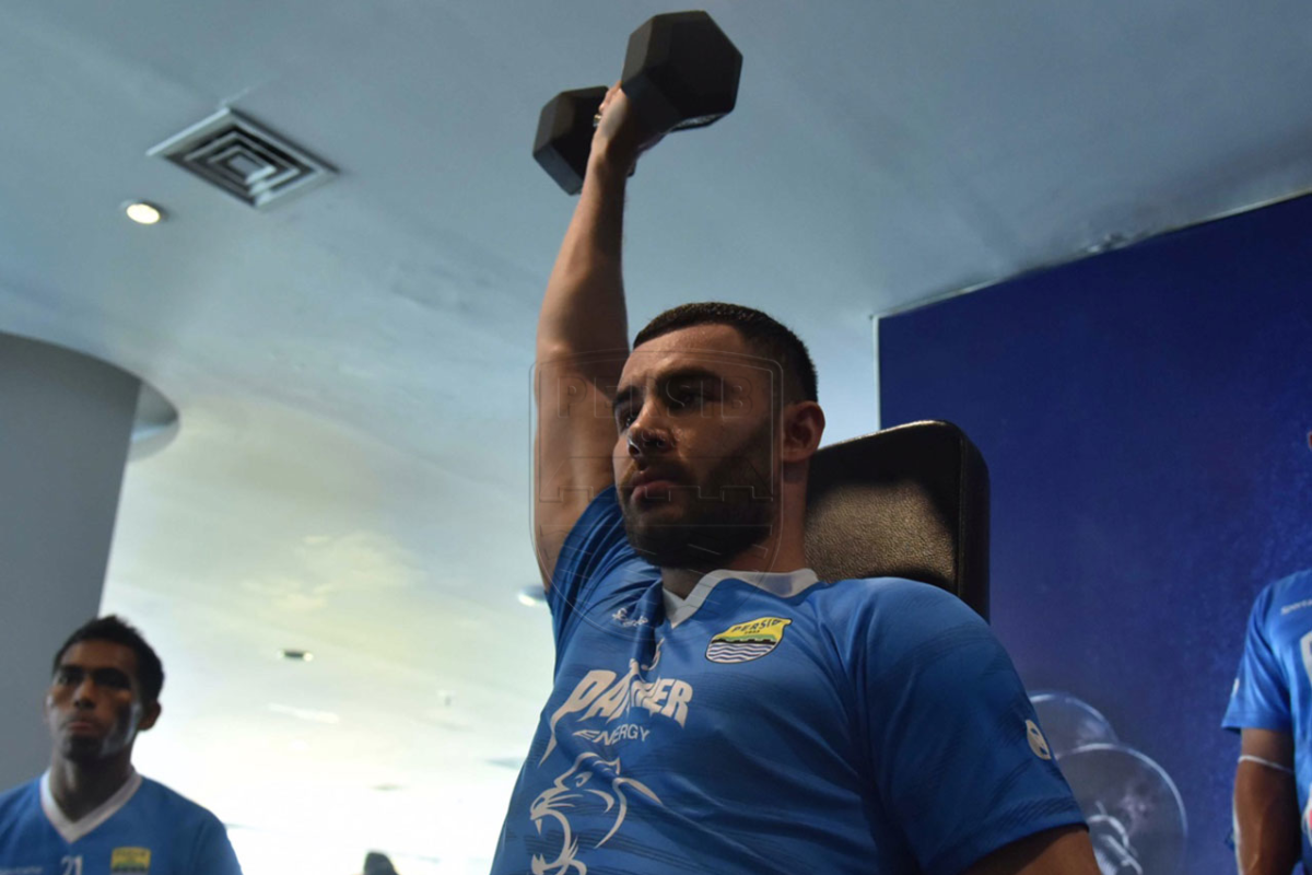 Farshad jalani latihan perdana bareng pemain Persib