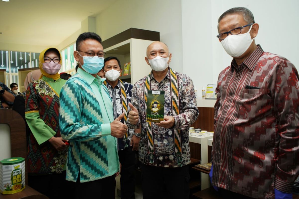 Menkop kunjungi gedung UMKM Center di Pontianak