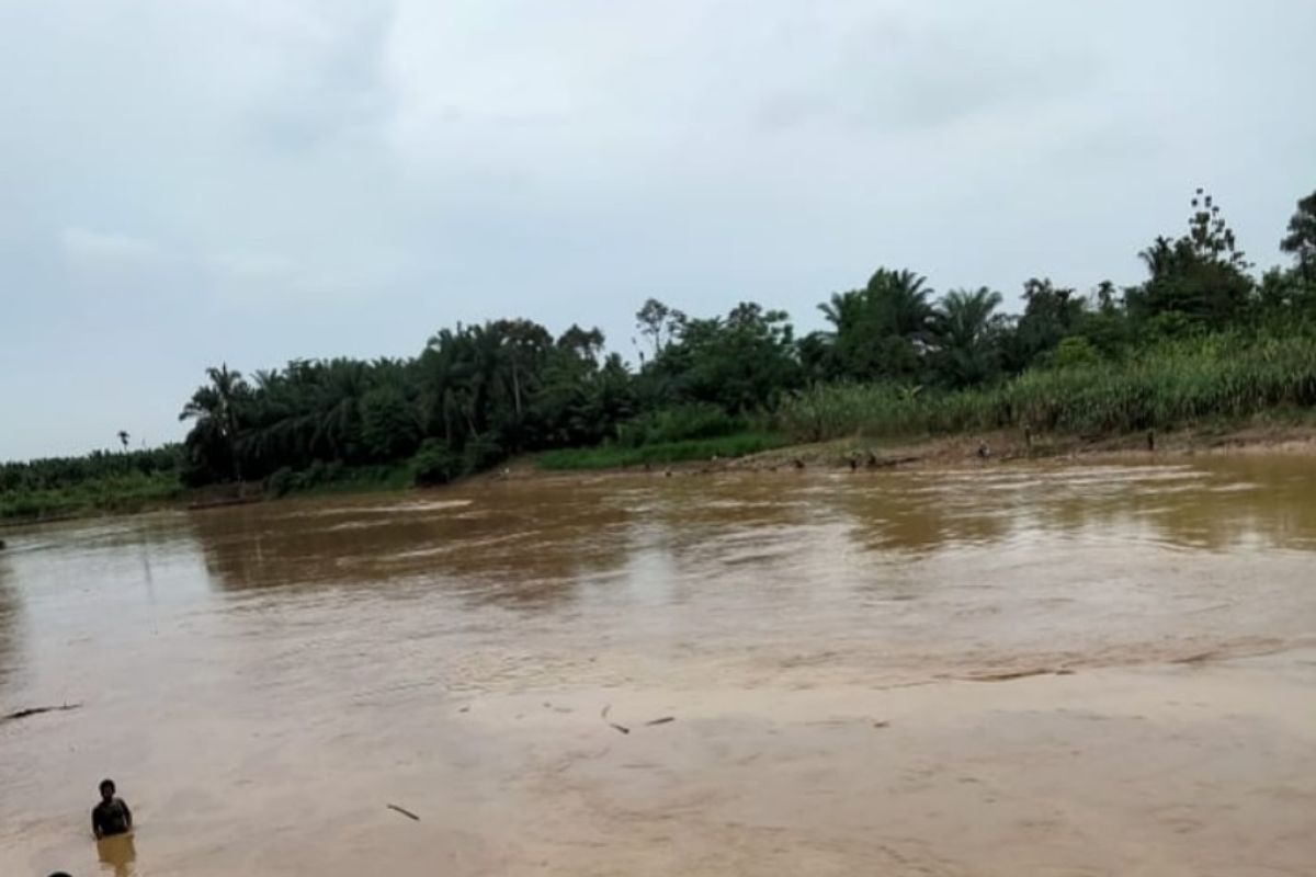 Dinas terkait sudah ambil sample air sungai Batang Serangan Langkat