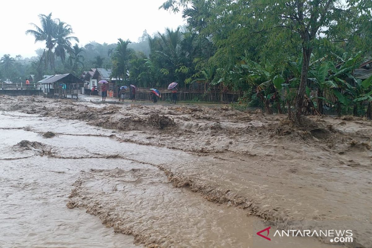 Tujuh titik jalan antar desa putus akibat banjir di Pidie