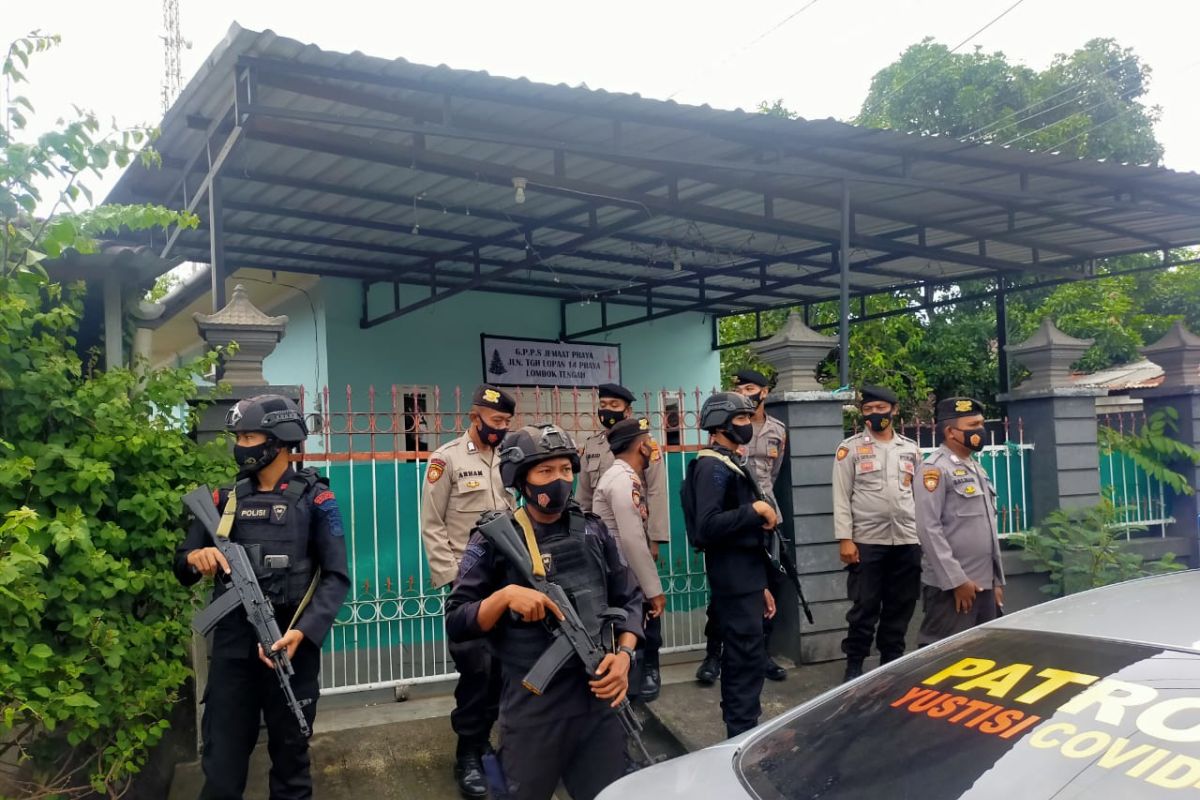 Ledakan bom di Makassar, Polres Loteng perketat pengamanan sejumlah rumah ibadah