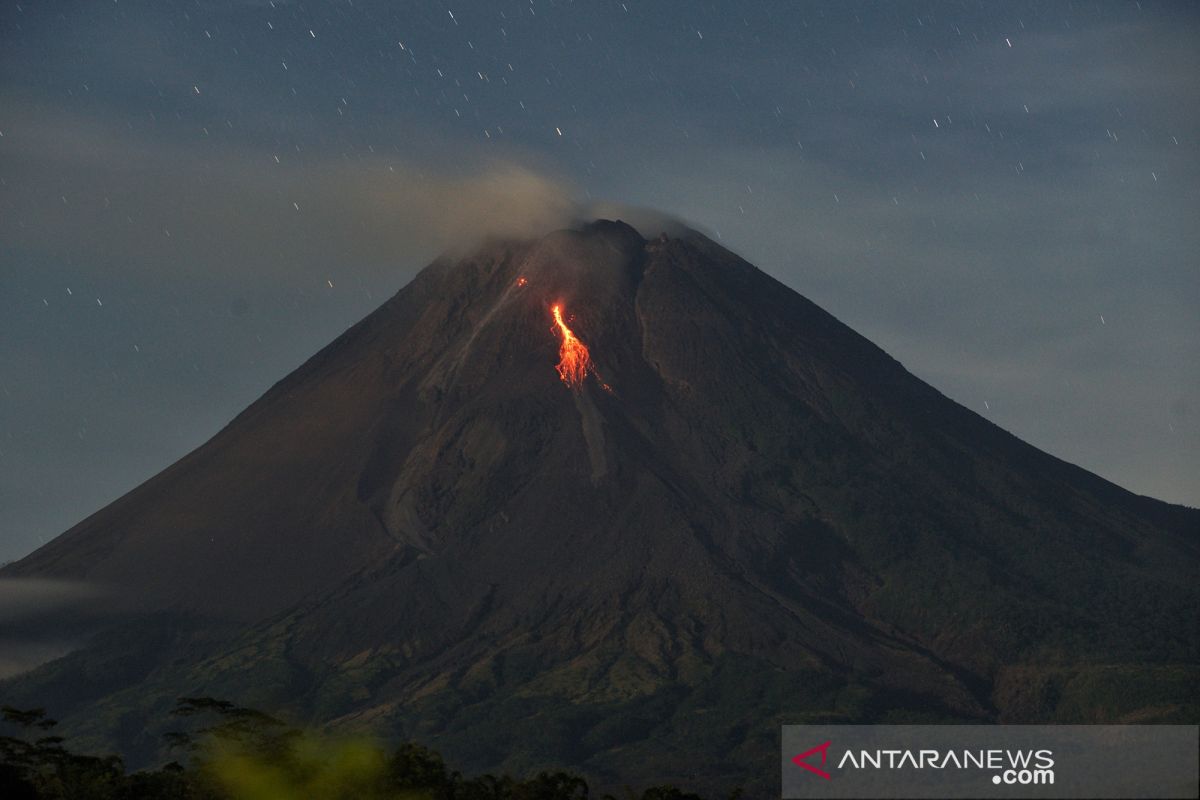 Merapi luncurkan 11 kali guguran lava pijar