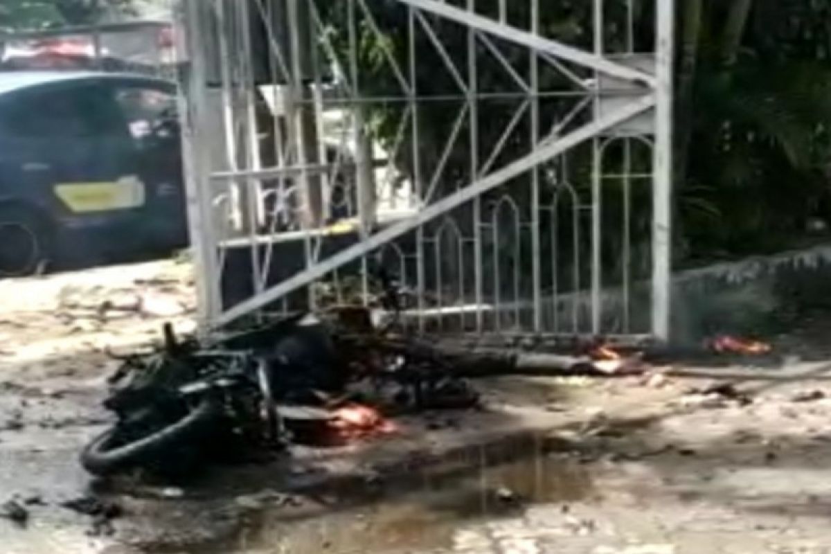 Bomb explodes in Makassar Cathedral Church's entrance