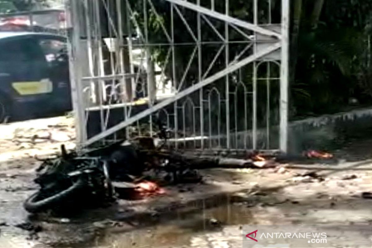 Olah TKP bom bunuh diri di Gereja Katedral, saksi sebut ledakan besar